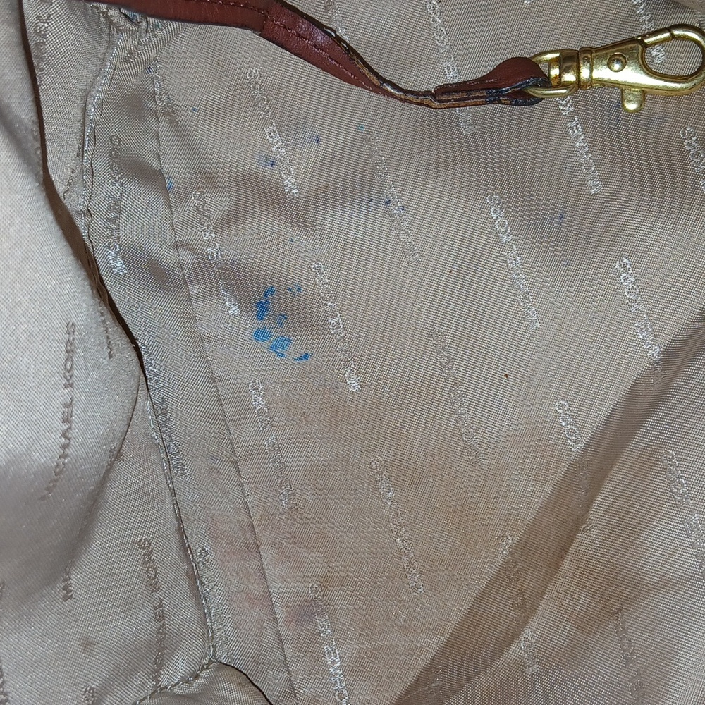MICHAEL KORS CROSSBODY REDUCED FOR QUICK SALE - Picture 16 of 17